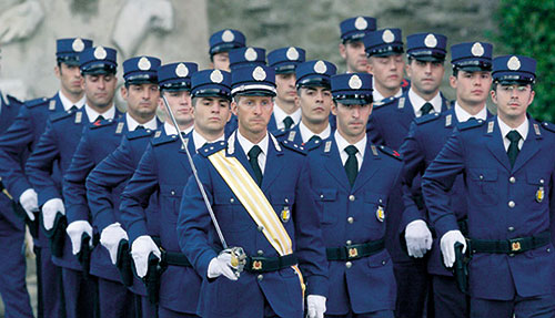 Gendarmerie vaticane : l’autorité, dans le service Photo-de-tradition-Vatican