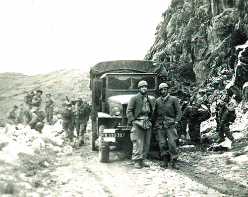 Convoi sur une route algérienne (vers 1960)