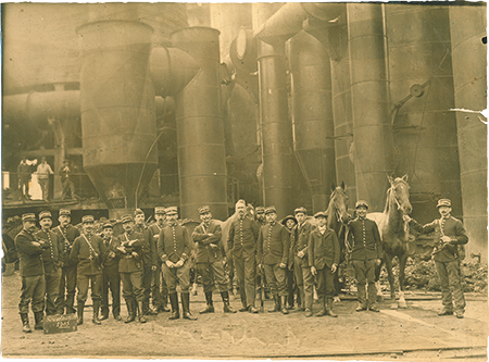 Peloton de gendarmes durant les grèves d'Aniche (Nord) 1905