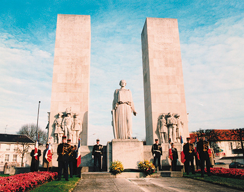 Cérémonie au monument de la Gendarmerie nationale (1991)