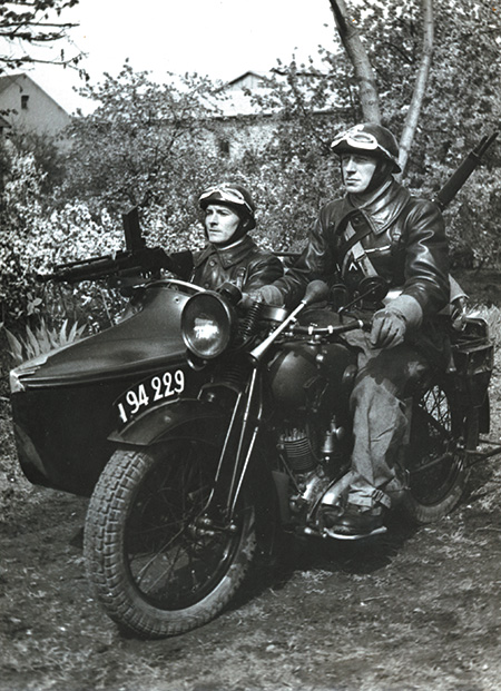 Gardes républicains mobiles en side-car (1937)