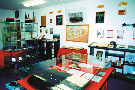 Salle d’honneur d’un escadron de gendarmerie mobile (2000)